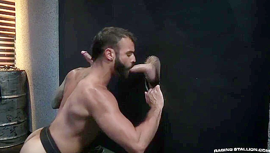 Sweaty Three-Way Anal - Logan Stevens, Brian Bonds & Drake Masters