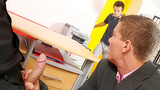 Denis Reed Casts Aslan Brutti for a Secretive Threesome - Raw and Unprotected