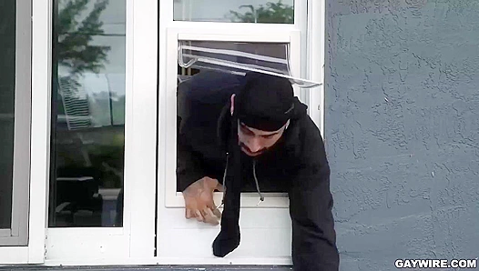 Burglar Rikk Gets Blacked by Aaron - A Hard Pound His Ass