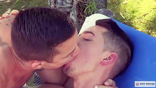 Nic Sahara Gets Seduced and Massaged by Vincent O’Reilly – Steamy Home Session