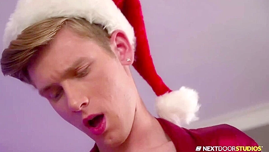 Julian Bell & AveryJones Fuck by the Christmas Tree - Naughty Neighbors