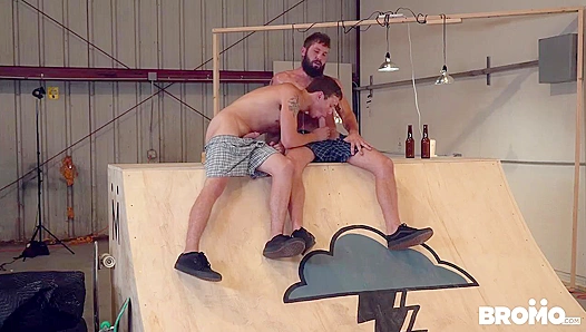 Zach Country & Jeff Powers Get Sweaty and Bareback in Bromo US