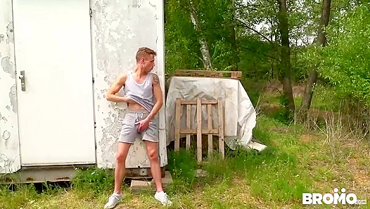 Eager Dude Gets Fucked Outdoors in Bromo