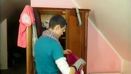 Emo Bottom Sam Gets Facialized by Peter - Gay XXX