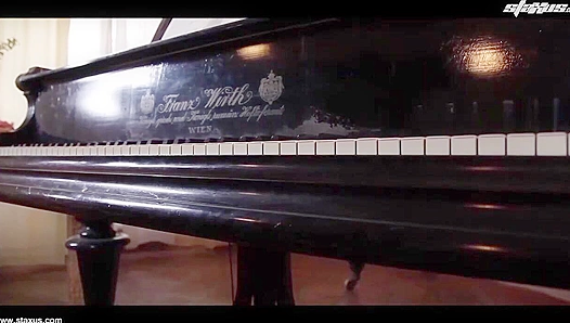 Felix Webster & Xander Hollis - Intense Anal Pounding Practice - Gay XXX