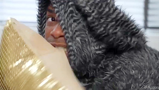 Ripped Hotties Adrian & Reign Couch Fuck - Falcon Studios