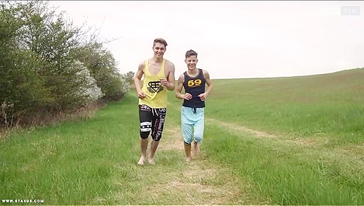 Erik Climber Puts His Feet to Good Use Before Raw Anal with Ollie Barn - Gay XXX