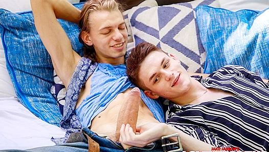 Avery Jones & Leo Louis - Wild Outdoor Lust