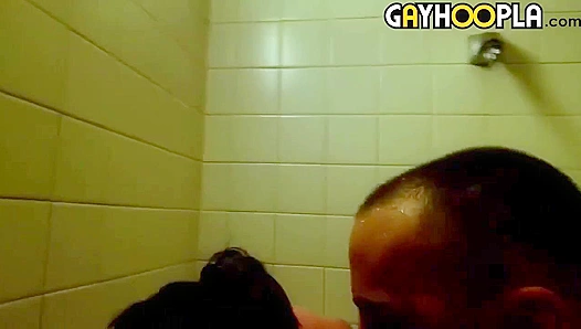 Adam Von and Bryson Gollic Steam Up the Shower - GayHoopla