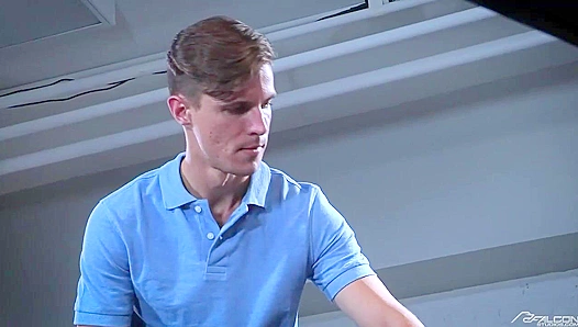 Guy in VR Helmet Gets a Super Sloppy Blowjob - Falcon Studios