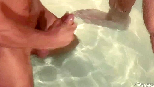 Beefy Studs Landon & Rylan Get Wet and Suck Hard - Falcon Studios