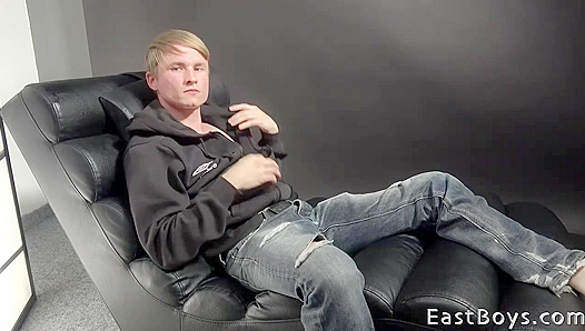 Red-Faced Jeffrey Wheeler Fucks Himself Furious - Eastboys