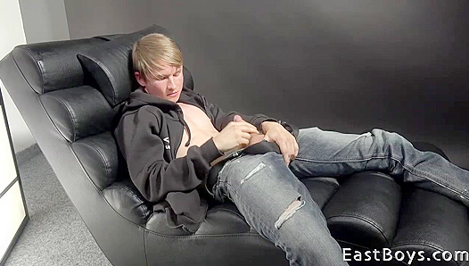 Red-Faced Jeffrey Wheeler Fucks Himself Furious - Eastboys