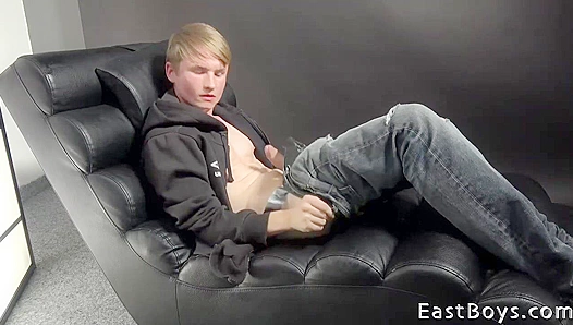 Red-Faced Jeffrey Wheeler Fucks Himself Furious - Eastboys