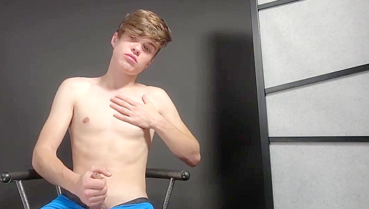 Jean Gilliam Strokes That Cock Hard – Eastboys Seduction