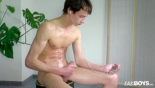 Alessandro Katz Gets His Dick Milked Post-Workout - Eastboys