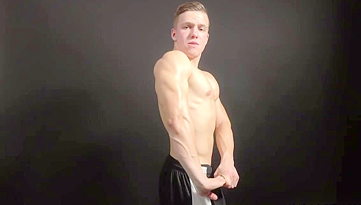 Ripped Stud Flexes His Muscles for You - Eastboys Seduction