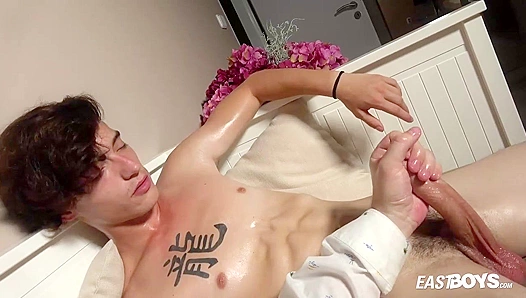 Messy-Haired Hunk Johny Walsh Cums Hard - Eastboys