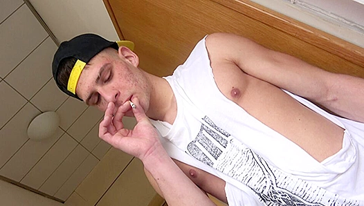 Flavio Conroy Smokes Hotly While Getting a Sensual Handjob - Eastboys