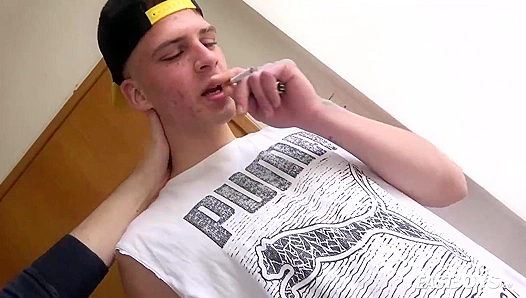 Flavio Conroy Smokes Hotly While Getting a Sensual Handjob - Eastboys