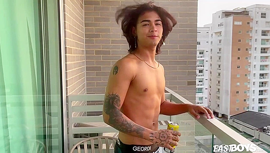 Effeminate Arthur Hunter Craves a Sensual Handjob - Eastboys