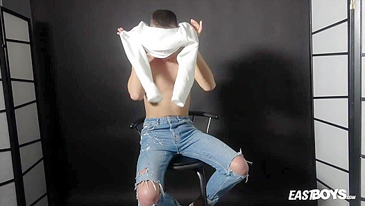 Noah Bailey Gets Handled Like a Champ - Eastboys