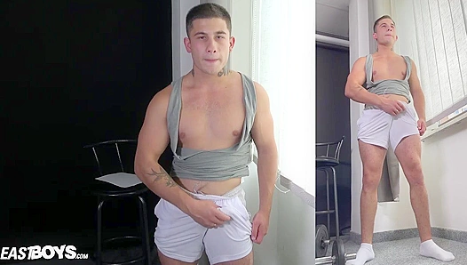 Muscular Hottie Darrion Kautzer Flexes His Hot Body - Eastboys