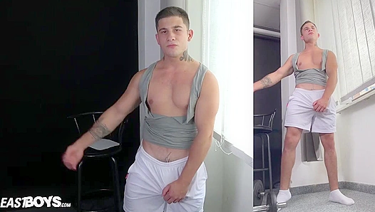 Muscular Hottie Darrion Kautzer Flexes His Hot Body - Eastboys