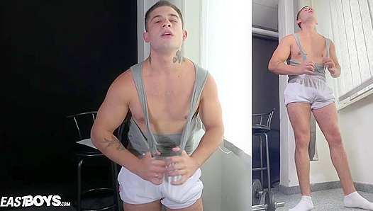 Muscular Hottie Darrion Kautzer Flexes His Hot Body - Eastboys