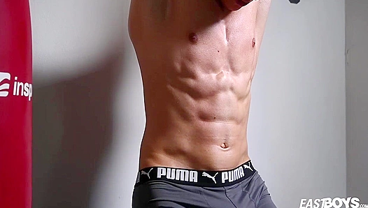 Ripped Emilion Reynolds Shows Off His Muscles - Eastboys