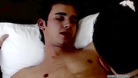 Vampire Brice Sinks Teeth into Horny Jayden ~ A Twinklight Fantasy