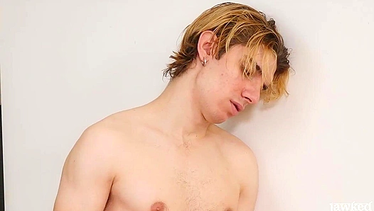 Vincent Castle Bares His Cock for a Hard Jerk Off - Jawked