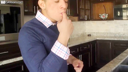 Mateo Rose Gobbles Up Turkey Time - Man Royale