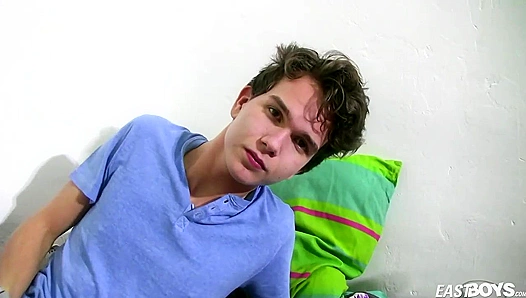 Adorable John Hunt Jerks Off Sensually - Eastboys