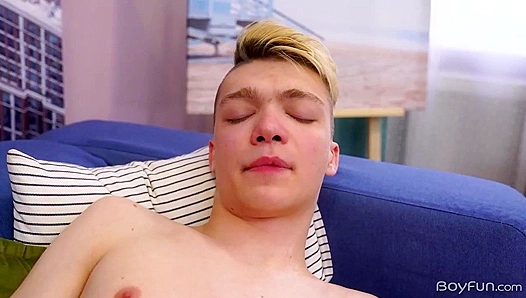 Mike Steed Gets Wild with His Sexy Dildo - Boyfun