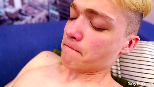 Mike Steed Gets Wild with His Sexy Dildo - Boyfun