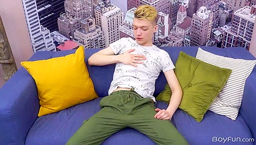 Mike Steed Gets Wild with His Sexy Dildo - Boyfun