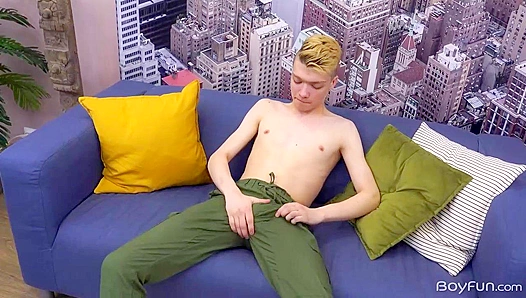 Mike Steed Gets Wild with His Sexy Dildo - Boyfun