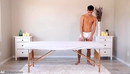 Cazden Hunter Massages Isaac Parker Before Hot Fucking