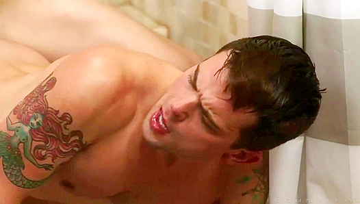 Dakota Payne & Taylor Reign Steam Up the Bathroom - Icon Male