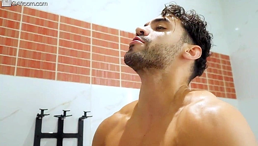 Shower Seduction ~ Arad Winwin Fucks Horny Chucky Cosplayer Alexander Ray