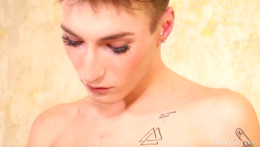 Pablo Alt Shows Off His Tight Butthole Close-Up - Boyfun