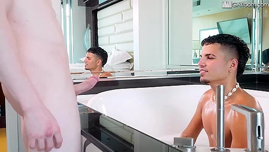 Shower Spy ~ Nude Jesse Stone and Archie Bakk GetCaught Heating Up