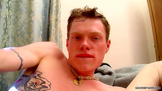 Aaron Mason Spreads Wide for IntenseBedroom Stroke Session