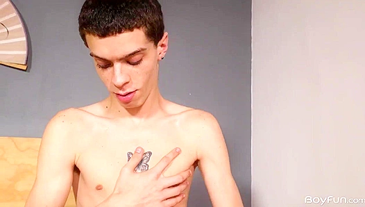 Confident El Diego Masturbates Intensely - Boyfun