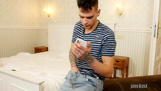 Flavio Conroy Strokes His Meaty Cock for You - Jawked