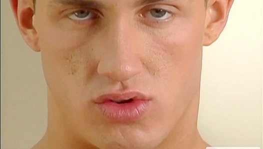 Criss Strokes Jerks Off Seductively at Home