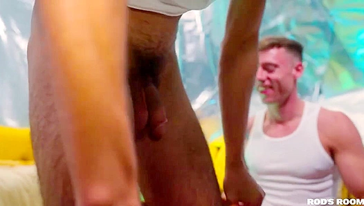 Elliot Finn & Justin Matthews Heat Up Rod's Room With Passionate Love-Making