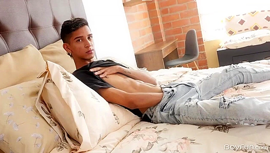 Spread Legs ~ Nicolas Greey Jerks Off Wildly - Boyfun