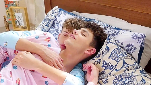 John Crawford & Zayne Bright Heat Up the Bed with Intense Fucking - Boyfun